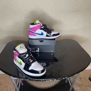 Air Jordan 1 Mid se